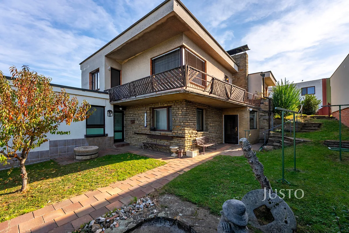 Prodej rodinného domu 276 m², pozemek 954 m²